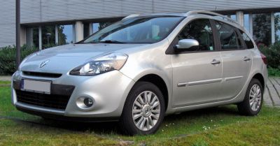 2010 Renault Clio III Sport Tourer (Phase II, 2009) 3/4 front-left view