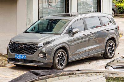 2022 Hyundai Custo 3/4 front-left view