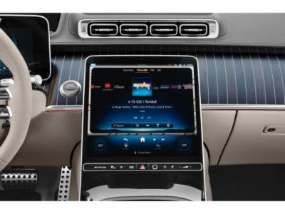 Large touchscreen infotainment system and dashboard with premium design