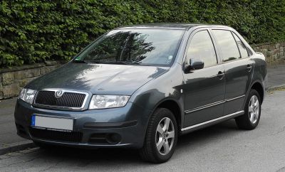 Front view of a facelift 2004 sedan with distinct headlights and grille