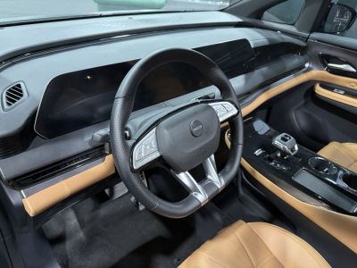 Digital dashboard with multifunction steering wheel and tan leather seats