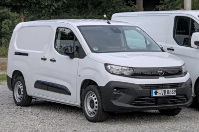 2024 Opel Combo Cargo XL E (facelift 2024) 3/4 front-right view