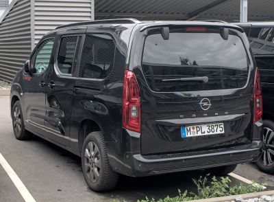 Rear view with vertical taillights and large hatch