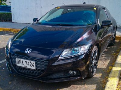 Front angle with honeycomb grille and LED headlights