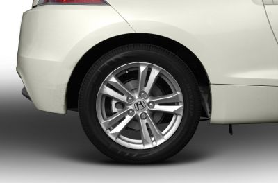 Close-up of alloy wheel with Honda emblem