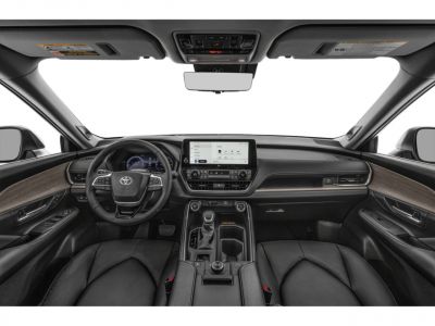 Digital instrument cluster and touchscreen infotainment in SUV interior