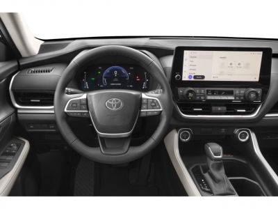 Digital instrument cluster and touchscreen infotainment with steering wheel controls