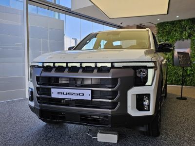 Front fascia with bold grille and vertical LED headlights