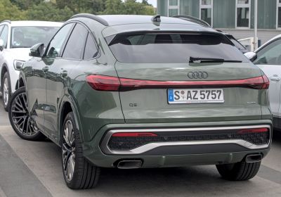 Rear view of SUV with LED taillights, dual exhausts, roof rails