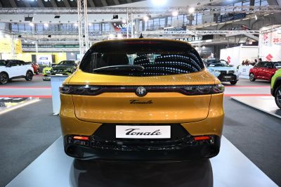 Rear view with sleek taillights and sporty diffuser