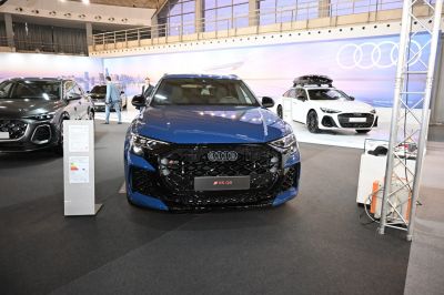 Bold black honeycomb grille and sleek LED headlights front view