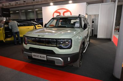 Front view of rugged SUV with LED headlights and roof rails