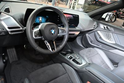Digital cockpit and steering wheel with premium interior features