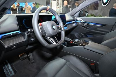 Digital dashboard and sporty steering wheel with carbon fiber trim