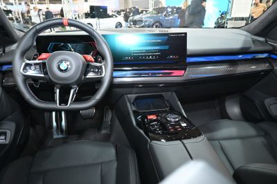 Digital dashboard and multifunction sports steering wheel
