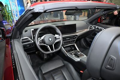 Convertible interior digital dashboard and multifunction steering wheel
