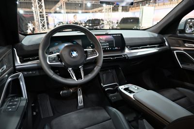 Digital instrument cluster and touchscreen infotainment dashboard