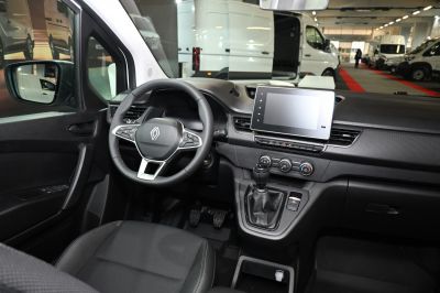 Touchscreen infotainment and multifunction steering wheel interior