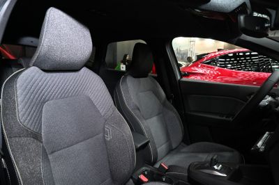 Fabric-upholstered front car seats with modern design