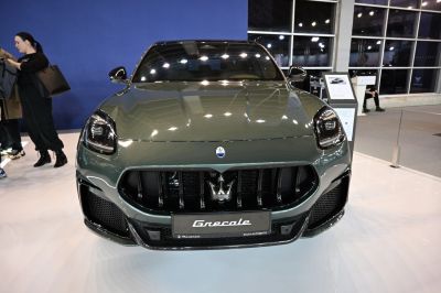 Front grille and headlights of a luxury SUV