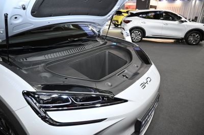 Electric vehicle front trunk and LED headlights design