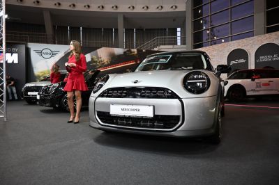 2024 Mini Hatch (F66) 3-door front view