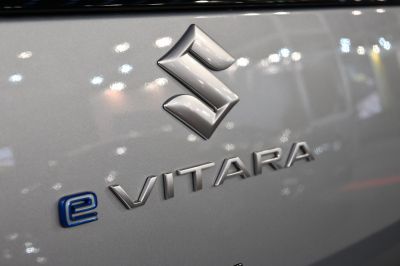 Close-up of Suzuki Vitara facelift rear emblem with e-Vitara badge
