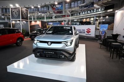 Front view of a 2024 facelift SUV with LED headlights and bold bumper