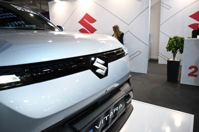 Close-up of Suzuki Vitara IV 2024 facelift front grille and badge
