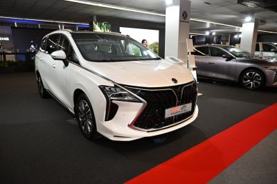 Front view with large angular grille and LED headlights
