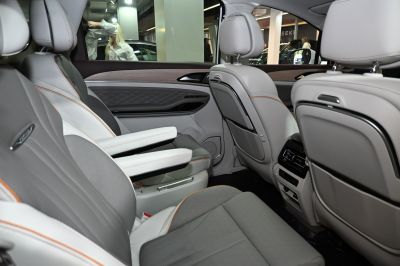 Premium rear seating with armrests and rear air vents