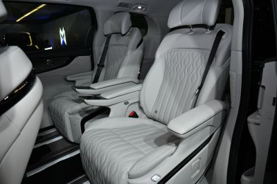 Quilted leather captain seats with armrests and seatbelts