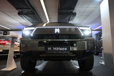 Front view with LED headlights and illuminated grille logo