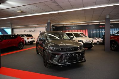 Aggressive front grille and sporty SUV design