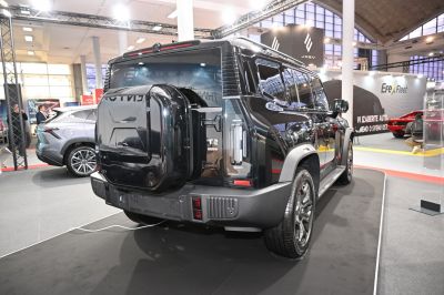 SUV rear with spare wheel cover and vertical tail lights