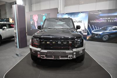 Rugged front end with bold grille and detailed headlights