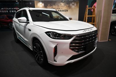 Sleek front grille and LED headlights with side profile