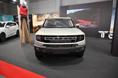 Rugged front with bold grille and modern headlights