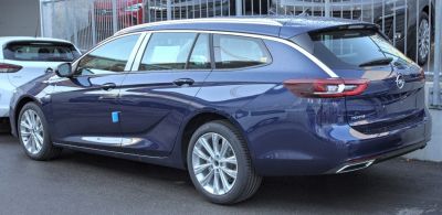 Rear three-quarter view of facelift 2020 wagon with alloy wheels and sleek rear lights