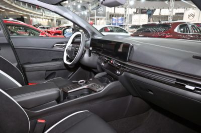 Digital dashboard and modern ergonomic interior layout