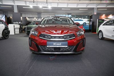 Front grille and headlights of a modern 2023 vehicle