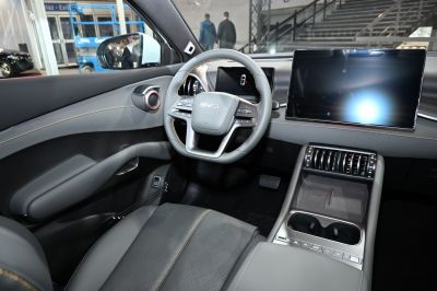 Digital dashboard and large central touchscreen with modern steering controls