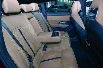 Premium leather rear seats with armrest and cup holders