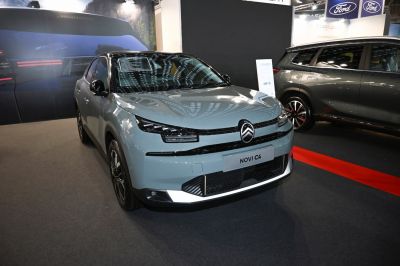 Front design and headlight cluster of a modern compact vehicle