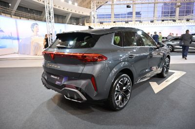 Rear design with LED light bar and sporty alloy wheels