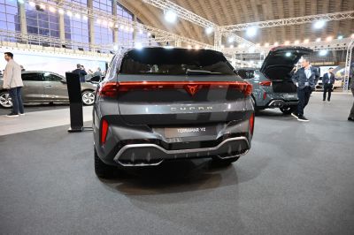 SUV rear view with connected LED taillights and aggressive diffuser design