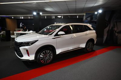 Mid-size SUV with LED headlights and multi-spoke alloy wheels