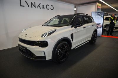 2023 Lynk & Co 01 (facelift 2022) 3/4 front-left view