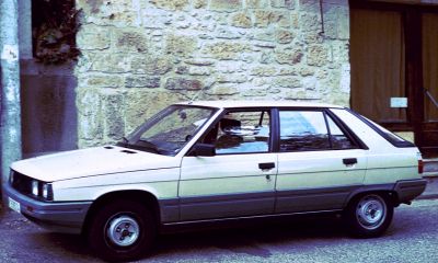 Side profile of a classic angular hatchback with distinct rear window styling
