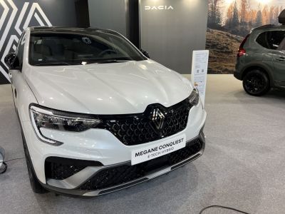 2024 Renault Megane Conquest (facelift 2023) 3/4 front-left view